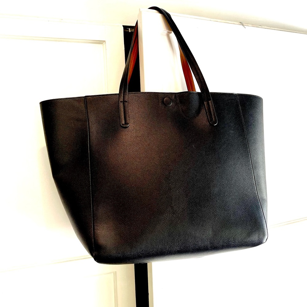 Pebble Tote 🤗💋💋👏🏻👏🏻HOST PICK! 👛👜👛👏🏻👏🏻🥰💋💋 Thank you ❤️